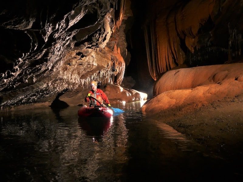 Gouffre de Cabesprine, underground river for canoeing