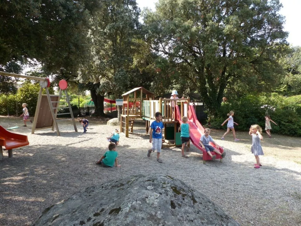 camping avec terrain de foot basket dans l'Aude