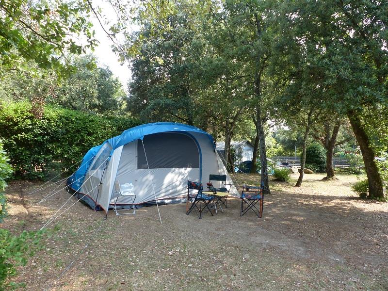 emplacement de tente en camping 3 étoiles proche Carcassonne